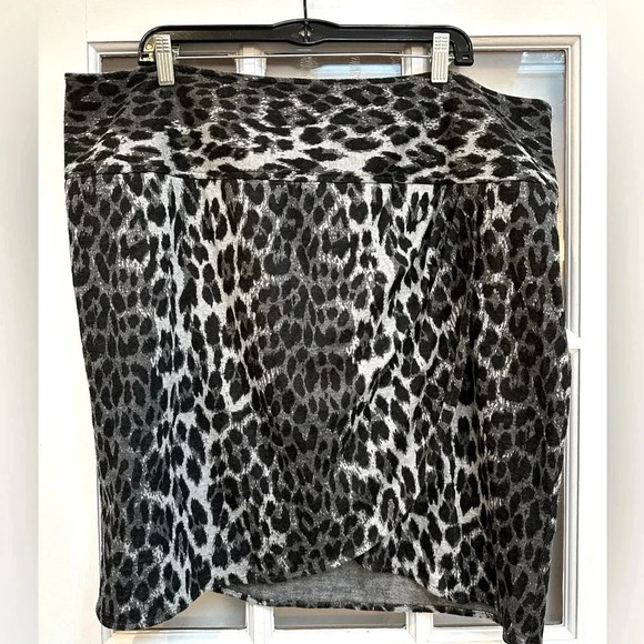 Lane Bryant Side Zip Black & Grey Leopard Print Wrap Skirt Plus Size 22 - Picture 11 of 11